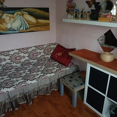 In Guest - Private Near To Center Guest house *